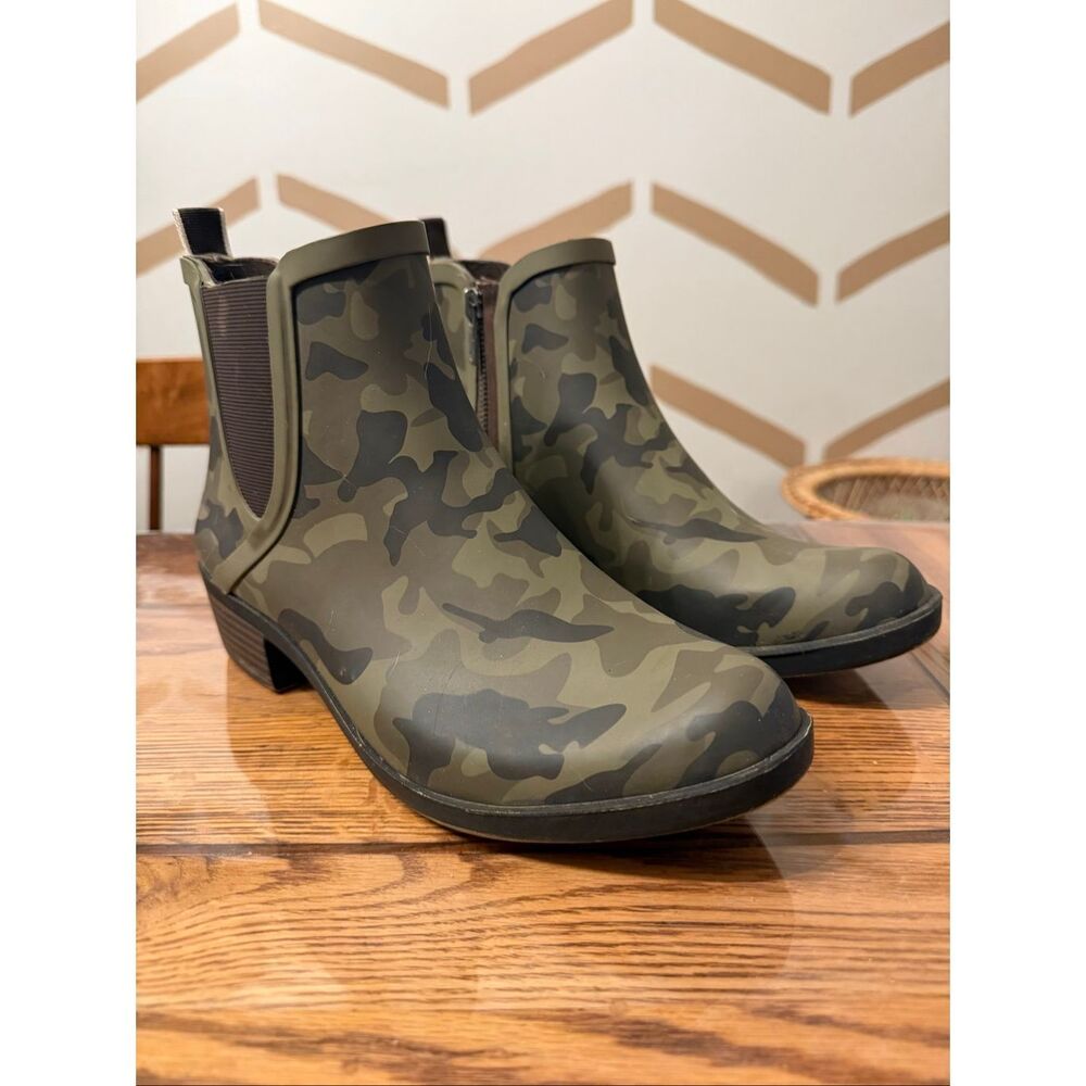 Lucky Brand Green Camouflage Rubber Side Zip Basel H2O Chelsea Rain Boots Size 8